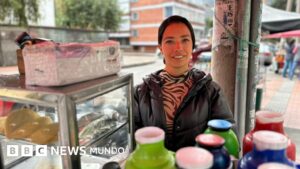 Por qué en Colombia se trabaja mucho pero se produce poco (y los retos que eso supone para el próximo gobierno)