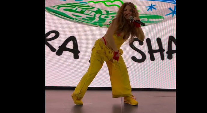 Presentación de «Shakibecca» en el aeropuerto de CDMX