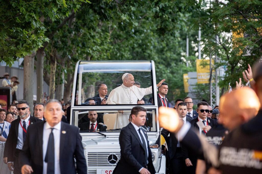 Primer día de León XVI en España: Pide acabar con la polarización y alienta a los jóvenes a "cambiar la historia"