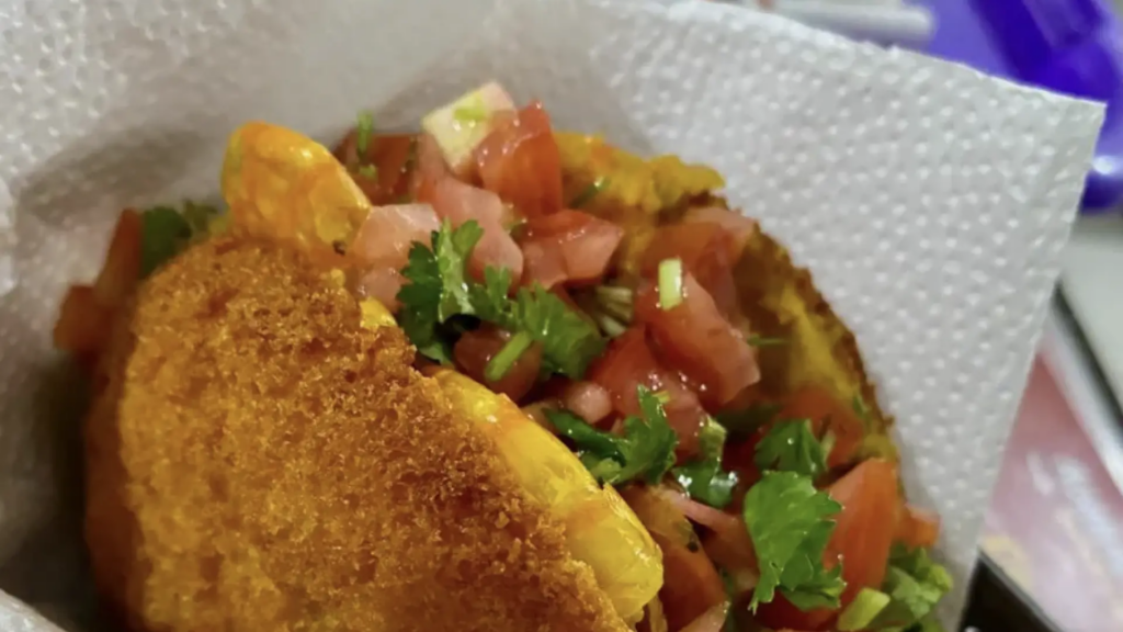 Qué es el acarajé, el plato típico del nordeste de Brasil que tiene raíces africanas