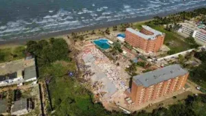 Recuperan los cuerpos de 11 victimas tras colapso del hotel en Tucacas