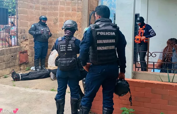 Rescatan a cuatro niños retenidos por su madre con esquizofrenia