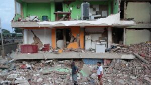 Rescates contra reloj, ayuda a cuentagotas y saqueos en una Venezuela desbordada por el terremoto | elperiodico.com