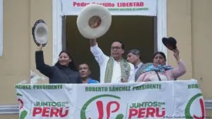 Roberto Sánchez marcha en Perú «en defensa del voto popular»