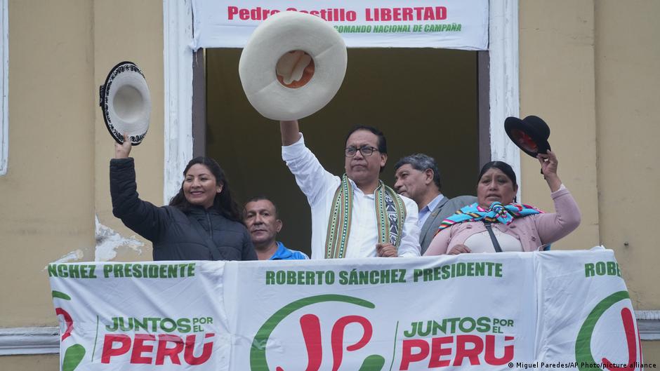 Roberto Sánchez marcha en Perú «en defensa del voto popular»