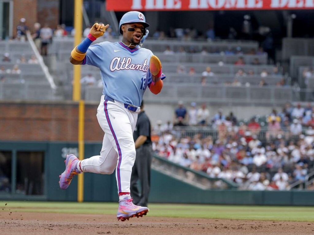 Ronald Acuña salió lesionado del juego ante Medias Blancas