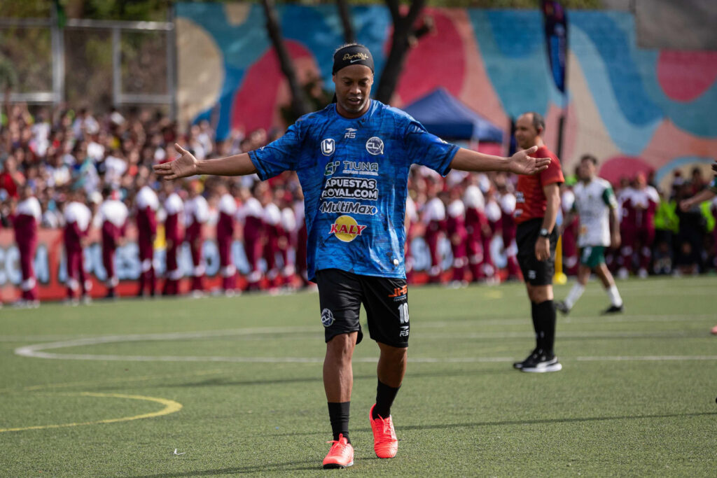 Ronaldinho lanza su primer disco llamado ‘Camisa 10’, con Pitbull, Sean Paul y Juan Magán – AlbertoNews