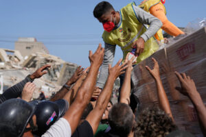 «Sabemos que todos queremos ayudar, pero debe hacerse de manera ordenada», Rodríguez pide al pueblo no trasladarse hasta La Guaira