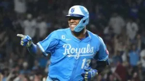 Salvador Pérez es el nuevo rey de jonrones en Kauffman Stadium