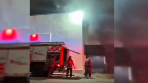 Se incendió estacionamiento en Parque Caracas