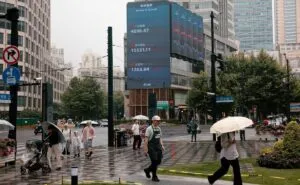 Señal de alerta en China: su industria avanza, pero el consumo tropieza