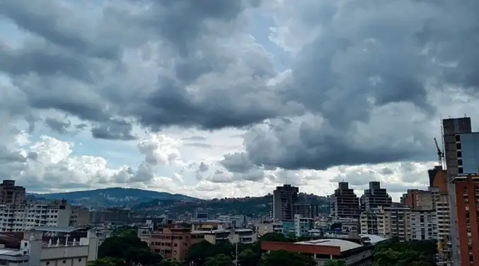 Siguen las lluvias y el mal tiempo por paso de onda tropical N° 15