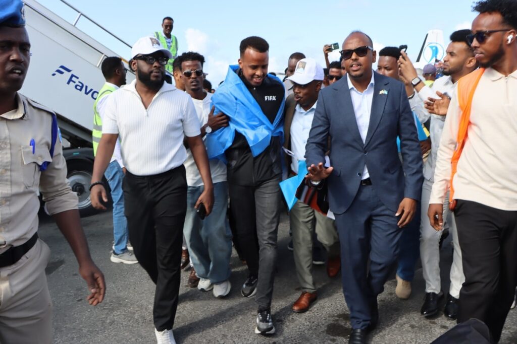 Somalia recibe como héroes a árbitro mundialista expulsado por EEUU – Efecto Cocuyo