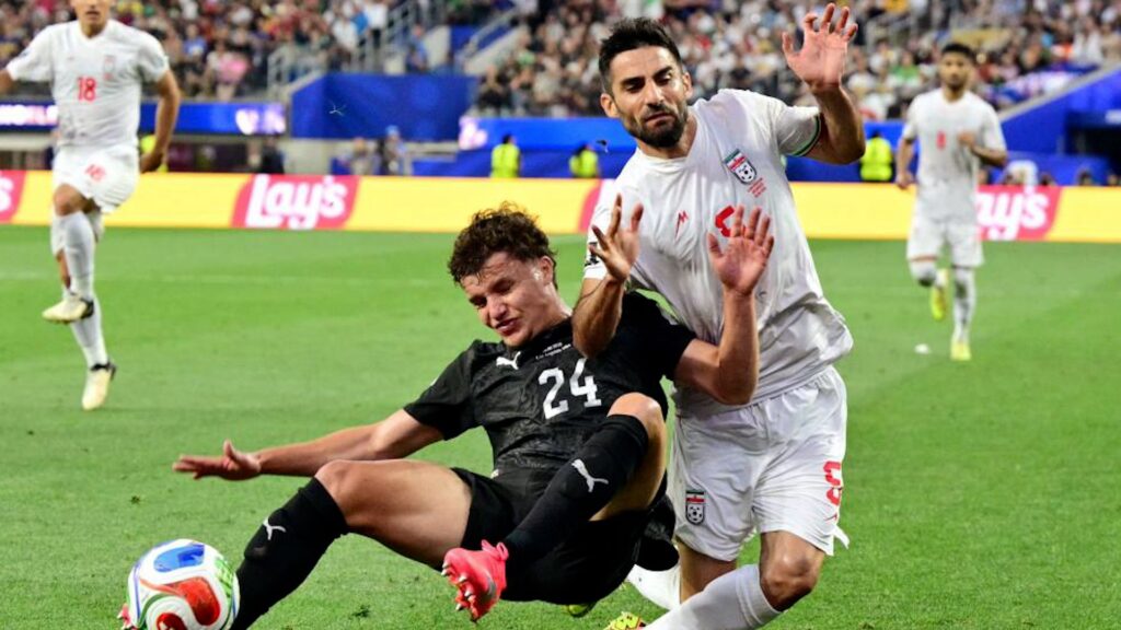 "Son terroristas jugando al fútbol": Irán y Nueva Zelanda empatan en el partido más político del Mundial