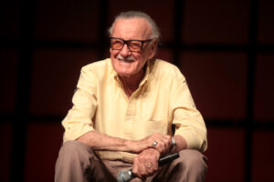 Stan Lee va a «revivir» gracias a la IA… para leernos libros en su club de lectura