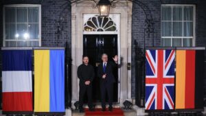 Starmer, Macron y Merz se reúnen con Zelenski en Londres para forzar a Putin a aceptar un alto el fuego en Ucrania | elperiodico.com