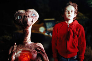 Steven Spielberg confirma que Elliot jamás volvió a reunirse físicamente con E.T., aunque si telepáticamente: «Ha soñado con él»