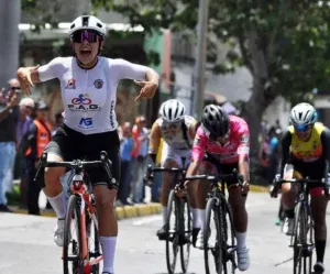 Tachirenses Arlex Méndez y Jennire Roa se coronan en el omnium elite de los nacionales de pista ​