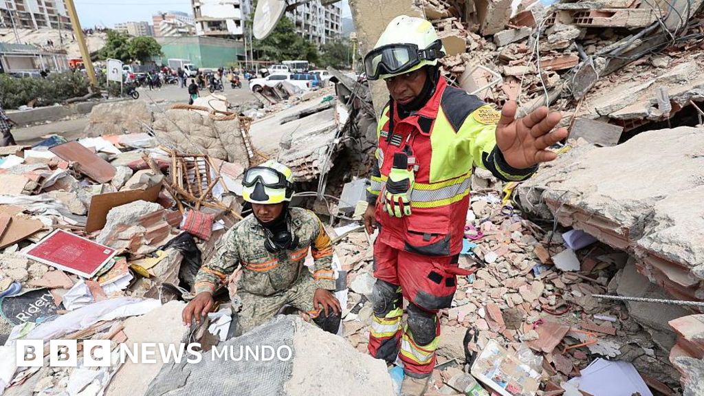 Terremotos en Venezuela | "¡Que nadie se mueva!": los tensos 10 minutos de silencio en los que todo se detiene para tratar de oír voces bajo los escombros