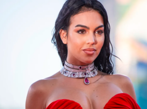 Todos miraban a Cristiano hacer historia… hasta que apareció esta FOTO candente de Georgina