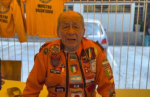 Topos Aztecas: Héctor Méndez, el rescatista mexicano de 80 años que atiende por tercera vez un desastre en Venezuela