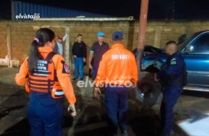 Toyota Autana se estrelló contra un poste de alumbrado público frente a Farmatodo Guanipa