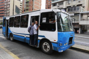 Transportistas anuncian que el precio del pasaje urbano será incrementado de forma mensual