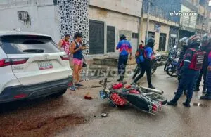 Tras llovizna matutina se registró colisión moto – vehículo en la esquina del edificio CANTV de El Tigre