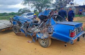 Triple colisión en el sector La Medianía de la carretera Barcelona – Caracas dejó daño severo en un Ford Granada