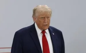 Trump aclara que el texto del acuerdo con Irán «no es definitivo» y puede haber «más bombas»