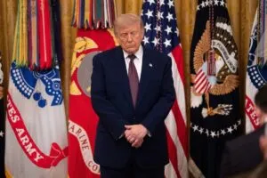 Trump afirma que Irán está «acabado» y que no recibirá «ni diez centavos» de EEUU – Efecto Cocuyo