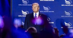 Trump agita la amenaza del comunismo para movilizar a su electorado ante las elecciones