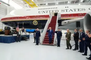 Trump jubila el Air Force One, pero presenta su nuevo avión: un regalo de Qatar valorado en 400 millones