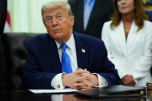 Trump se lanza otra vez contra México: Advierte que van por las drogas «que entran por tierra» y amaga con no renovar el T-MEC