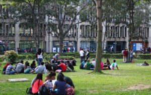 UCAB ofrece becas para migrantes retornados con 30% de descuento