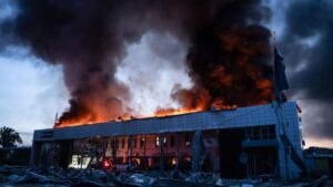 Ucrania ataca una terminal petrolera de San Petersburgo en una noche de intercambio de drones con Rusia | elperiodico.com