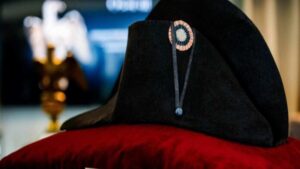 Último sombrero de Napoleón se exhibe por primera vez en más de un siglo