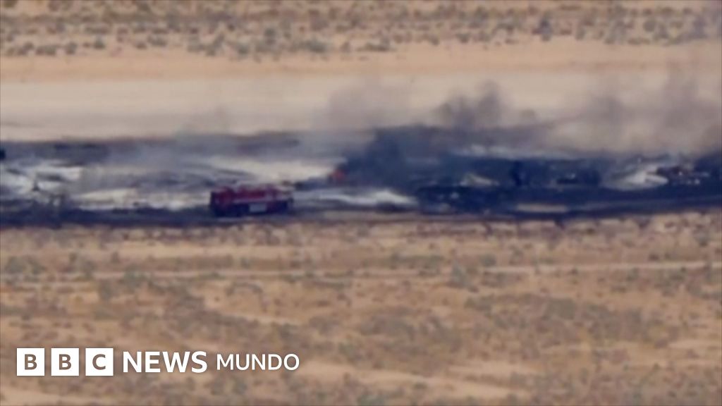 Un avión B-52 de la Fuerza Aérea de EE.UU. se estrella poco después del despegue en California y deja 8 muertos