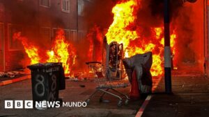 «Un escenario apocalíptico»: el brutal ataque con cuchillo a un hombre que desató violentas protestas en Belfast