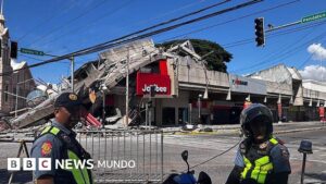 Un fuerte terremoto de magnitud 7,8 sacude el sur de Filipinas y obliga a emitir alertas de tsunami