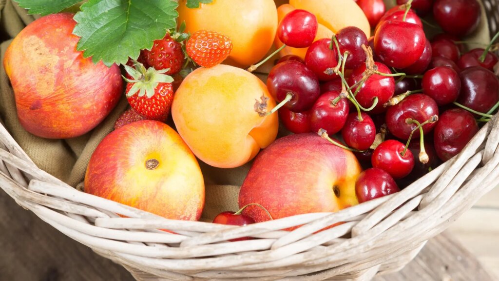 Un informe de las autoridades europeas confirma que las uvas, las fresas y las naranjas son las frutas más contaminadas con pesticidas