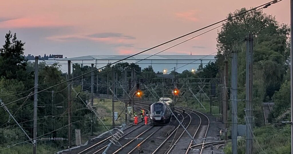Un muerto y varios heridos en una colisión de trenes al norte de Londres