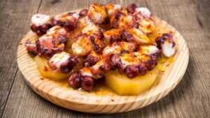 Un restaurante gallego en Granada con el pulpo por bandera… y un menú de día por menos de 13 euros