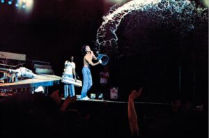 Un rito sexual en el escenario y bombas de humo en la grada: medio siglo del primer concierto de The Rolling Stones en España