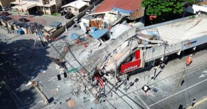 Un terremoto de magnitud 7,8 deja al menos tres muertos en Filipinas