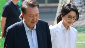 Un tribunal impone 30 años de cárcel al expresidente surcoreano Yoon por enviar drones a Corea del Norte | elperiodico.com
