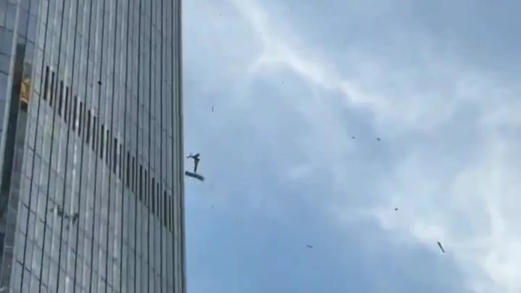 Una avioneta chocó contra la Torre Citic, el rascacielos más alto de Beijing: qué se sabe del accidente