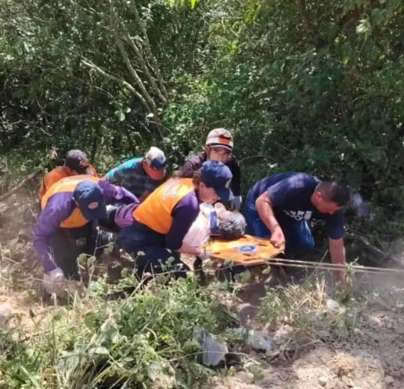 Una mujer fallecida y seis lesionados en colisión vía hacia la frontera