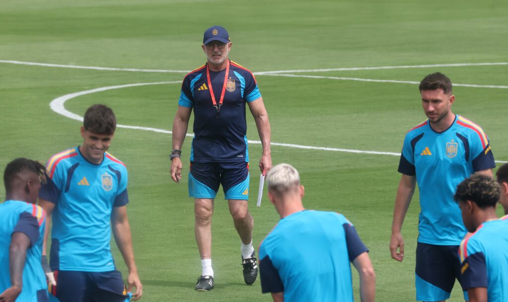 Luis de la Fuente, este jueves en el último entrenamiento de España en Guadalajara antes del partido contra Uruguay.