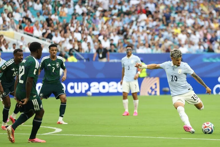 Uruguay empata ante Arabia Saudita y Sudamérica sigue sin ganar en el Mundial